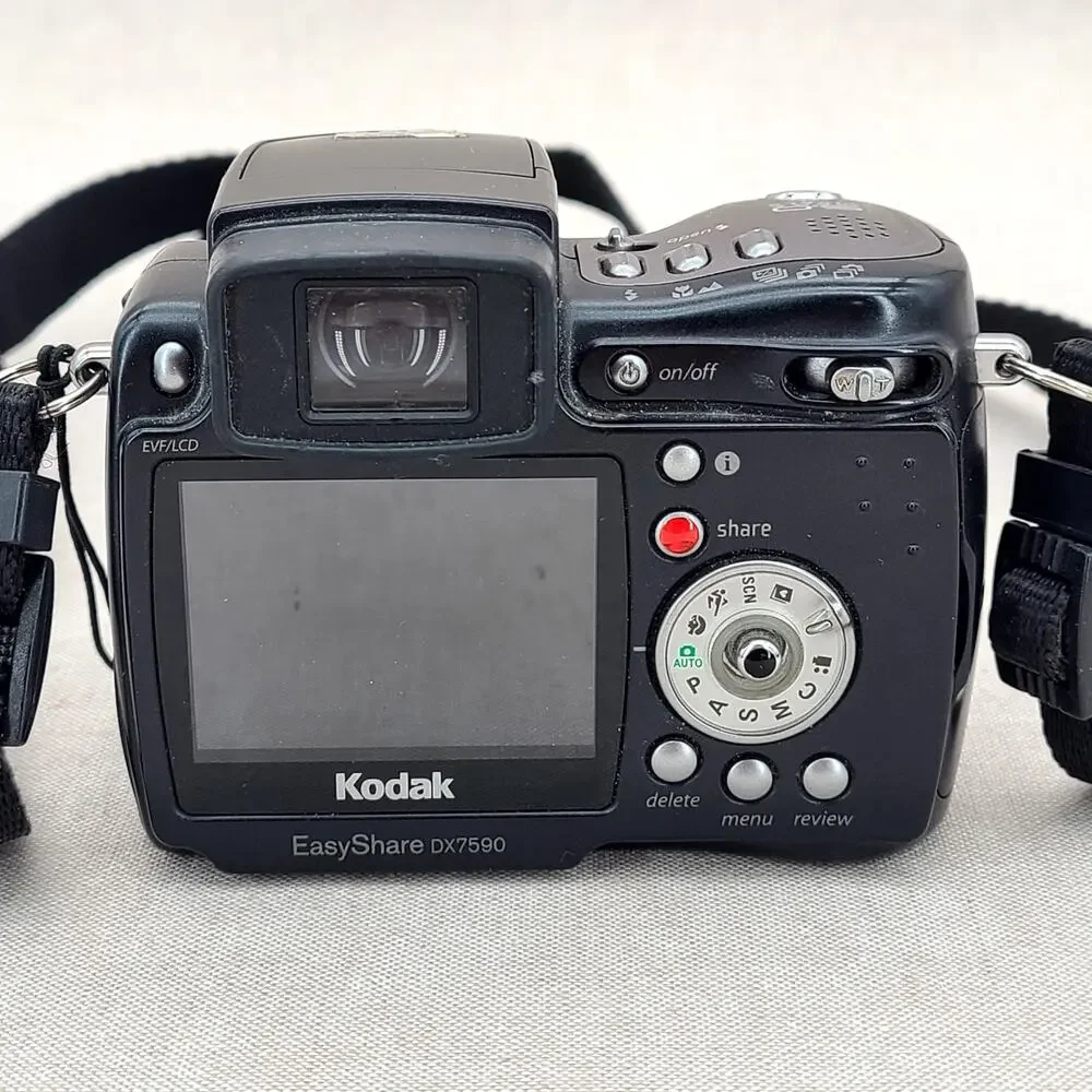 Kodak Easyshare DX7590 5 MP Digital Camera with 10x Optical Zoom BUNDLE LOOK!!!!